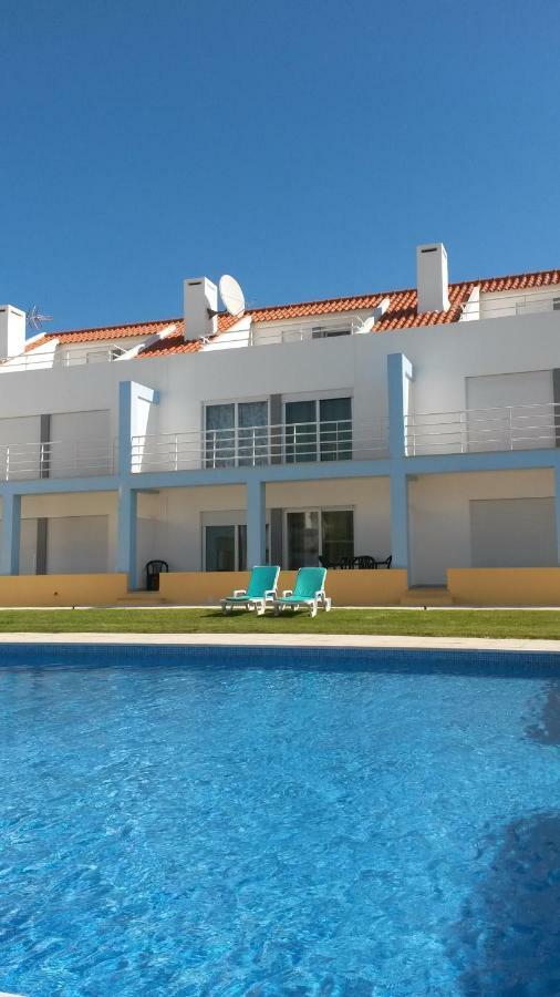 Townhous Praia Da Areia Branca Praia da Lourinha Bagian luar foto
